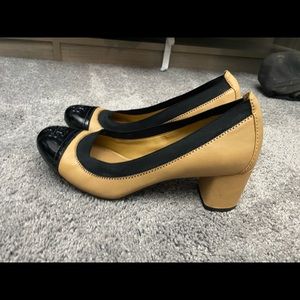 Tory Burch Gabby Ballet Heels Black and Tan size 8